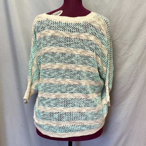 Shrinking Violet light sweater - Picture 3 of 7